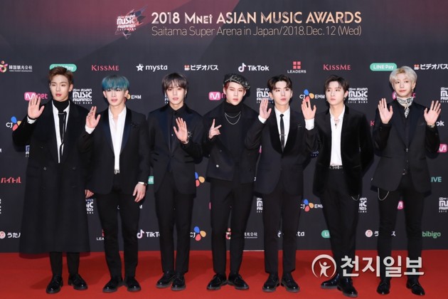 Gambar Foto Monsta X di Red Carpet MAMA 2018 Jepang