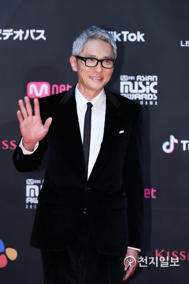 Gambar Foto Yutaka Matsushige di Red Carpet MAMA 2018 Jepang