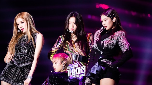 Gambar Foto Penampilan Black Pink di SBS Gayo Daejun 2018