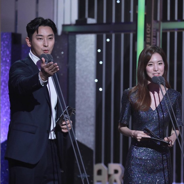 Gambar Foto Joo Ji Hoon dan Jin Se Yeon di MBC Drama Awards 2018