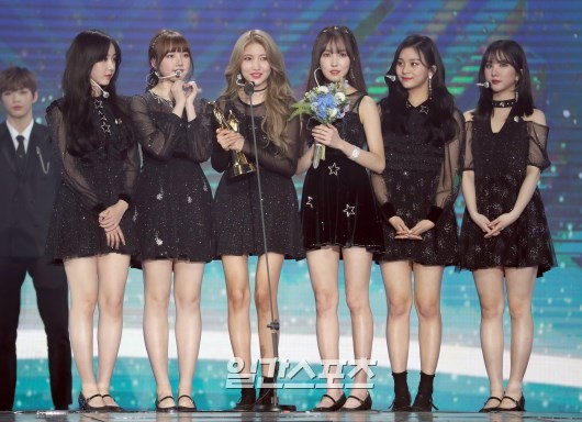 Gambar Foto G-Friend sukses mendapat Best Girl Group di Golden Disc Awards 2019 divisi digital.