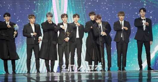 Foto Wanna One berhasil meraih Best Boy Group di Golden Disc Awards 2019 divisi digital.