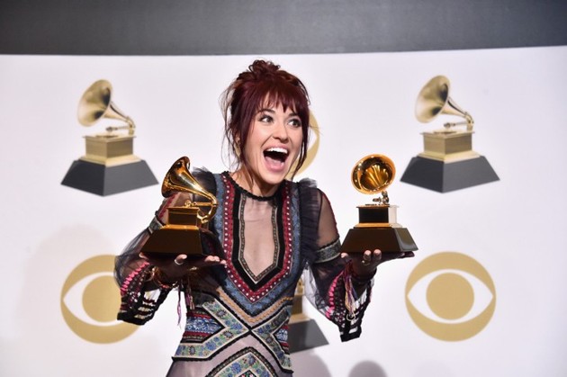 Gambar Foto Lauren Daigle Bawa Pulang 2 Piala Grammy Awards 2019