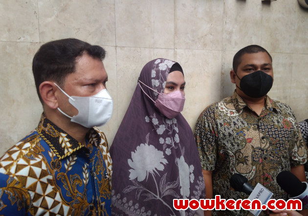 Foto Kartika Putri Hadiri Mediasi di Polda Metro Jaya Untuk Kasus dengan dr Richard Lee