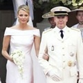 Pangeran Monaco Prince Albert II dan Charlene Wittstock meninggalkan Gereja Sainte Devote