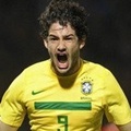 Alexandre Pato menyumbang gol pertama untuk Brasil di menit ke-28