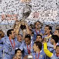 Pemain Uruguay merayakan kemenangannya di Copa America 2011