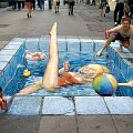 Kolam renang karya Julian Beever