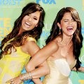 Demi Lovato dan Selena Gomez di Red Carpet Teen Choice Awards 2011