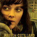 Marion Cotillard sebagai Dr. Leonora Orantes, tim dokter internasional.