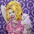 Gambar Anna Nicole Smith dari kliping koran, kemasan margarin kemasan, donat, dan lainnya.