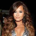 Demi Lovato di Black Carpet MTV VMAs 2011