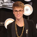 Justin Bieber, Jawara Best Male Video, di Black Carpet MTV VMAs 2011