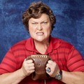 Dot Jones Sebagai Shannon Beiste