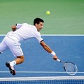 Novak Djokovic berjibaku agar bisa mengembalikan bola dari Rafael Nadal