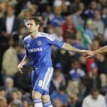 Frand Lampard bersalaman dengan Michael Ballack