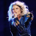 Fergie ketika menyanyikan "Big Girls Don't Cry"