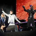 Aksi spektakuler Black Eyed Peas di atas panggung