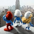 Clumsy, Smurferret dan Papa Smurf di tepi bangunan gedung tinggi