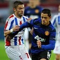Striker MU, Javier Hernandes mendapat pengawalan ketat dari Sorin Frunza