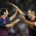 Lionel Messi, Andres Iniesta dan Xavi Hernandez merayakan gol Iniesta ke gawang Plzen