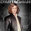 Sang tokoh utama, D'Artagnan, oleh Logan Lerman