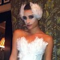 Lea Michele bergaya ala Natalie Portman di film "Black Swan"