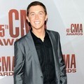 Jawara "American Idol" season 10, Scotty McCreery, di Red Carpet CMA Awards 2011