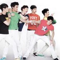 2PM berpose didepan kamera