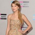 Gaun Emas Reem Acra tonjolkan sisi glamor Taylor Swift di Red Carpet AMA 2011
