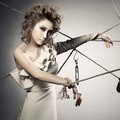 Jea dengan Busana Rancangan Balenciaga untuk Majalah Vogue