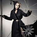 Narsha menggunakan Busana Kim Dong Soon Ultimo untuk Majalah Vogue
