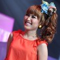 Ayu Ting Ting Tampak Centil di Parade Global TV - 100% Ampuh