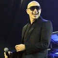 Pitbull Membawakan Lagu Pertama 'My Worldwide'