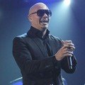 Konser Pitbull Berlangsung Meriah di Tennis Indoor Senayan