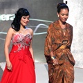 Titi Kamal dan Adinia Wirasti di Anugrah Piala Citra FFI 2011