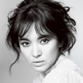 Close-up Song Hye Kyo di majalah Vogue Korea edisi Desember 2011