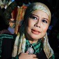 Dewi Yull saat menghadiri pernikahan Rizky dan Luluk