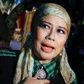 Dewi Yull di pernikahan Rizky dan Luluk