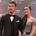 Rio Dewanto dan Atiqah Hasiholan di Red Carpet Festival Film Indonesia 2011