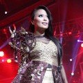 Tantri Kotak di Konser 'Dekade Trans Untuk Indonesia'