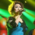 Nunung di Konser 'Dekade Trans Untuk Indonesia'