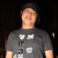 Rindra Bassist Padi Saat Peluncuran Album Finalis LA Light Start Up! 2011
