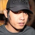Rindra Bassist Padi Saat Peluncuran Album Finalis LA Light Start Up! 2011