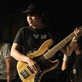 Rindra Bassist Padi Saat Peluncuran Album Finalis LA Light Start Up! 2011
