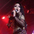 Tantri Kotak di Konser 'Dekade Trans Untuk Indonesia'