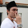 Indra L. Bruggman Saat Mengantar Jenazah Sang Ayah