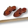 Sepatu ukuran 17 mm karya Anatoly Konenko