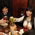 Kim Kardashian Bersama Mark Ballas dan Kris Jenner dalam Event New Year's Eve 2012 di TAO