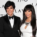 Kim Kardashian Berpose dengan Kris Jenner dalam Event New Year's Eve 2012 di TAO